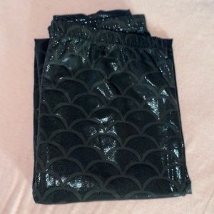 black mermaid shiny leggings